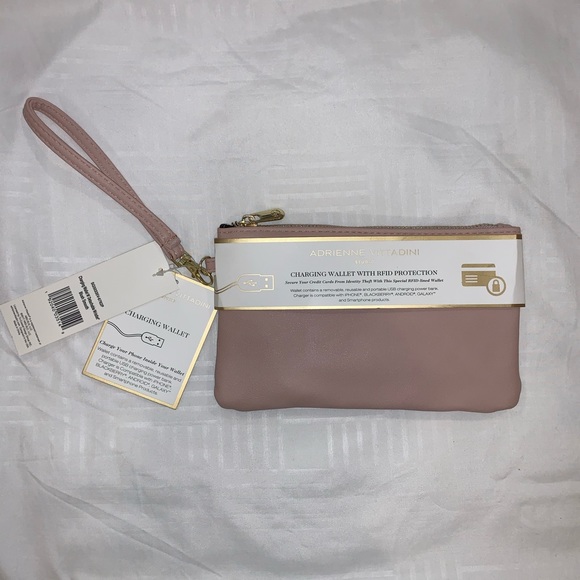 NWT Adrienne Vittadini blush charging wristlet - Picture 2 of 4